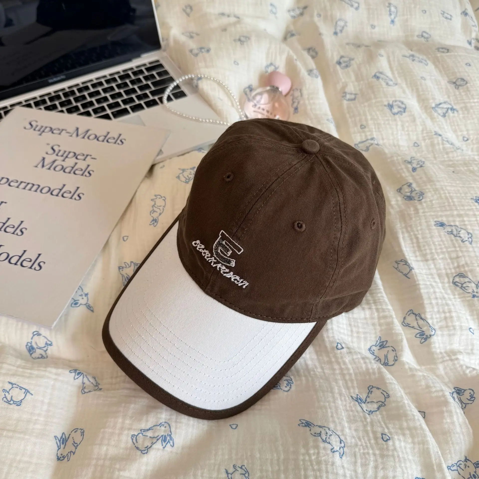 Women's Gray Embroidered Baseball Cap with Wide Brim - Image 5