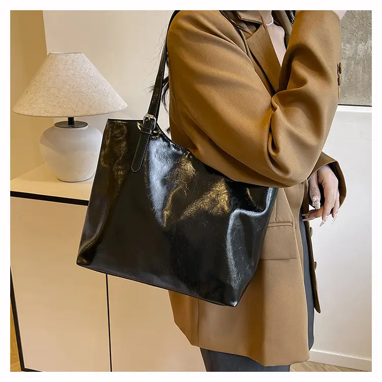 Retro Texturous Shoulder Bag 2025 New — feature 15