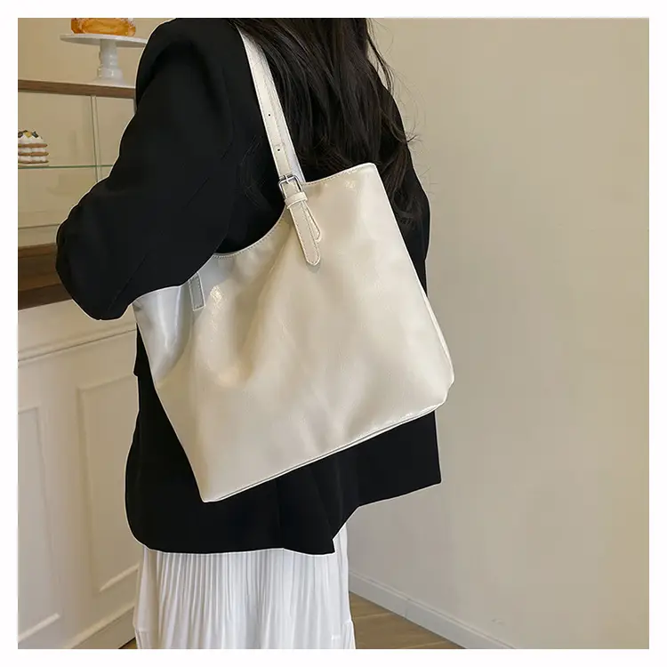 Retro Texturous Shoulder Bag 2025 New — feature 18
