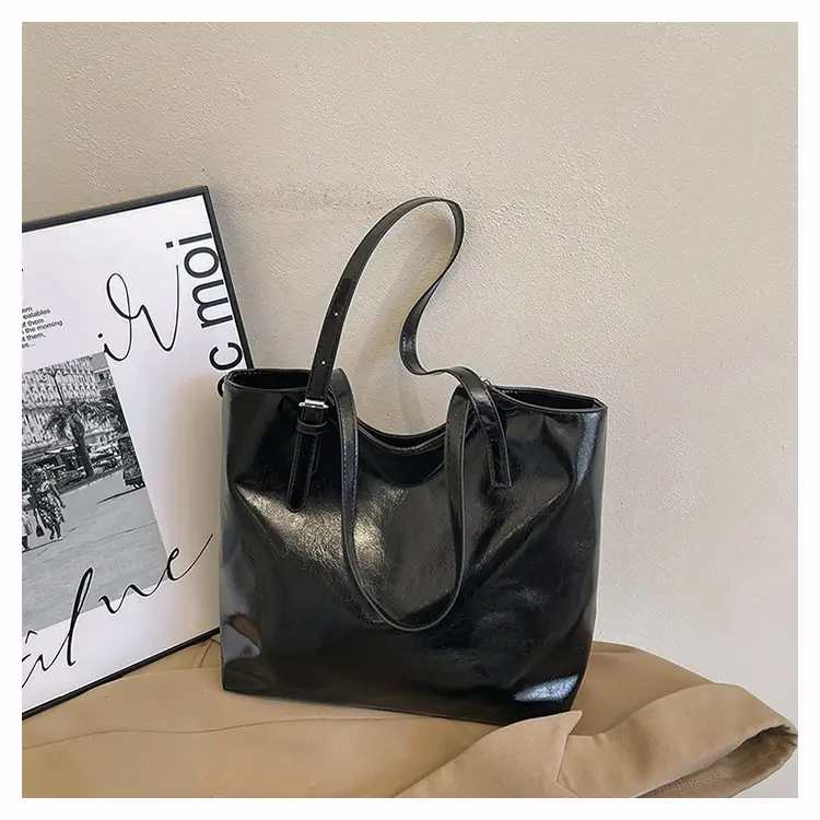 Retro Texturous Shoulder Bag 2025 New — feature 23