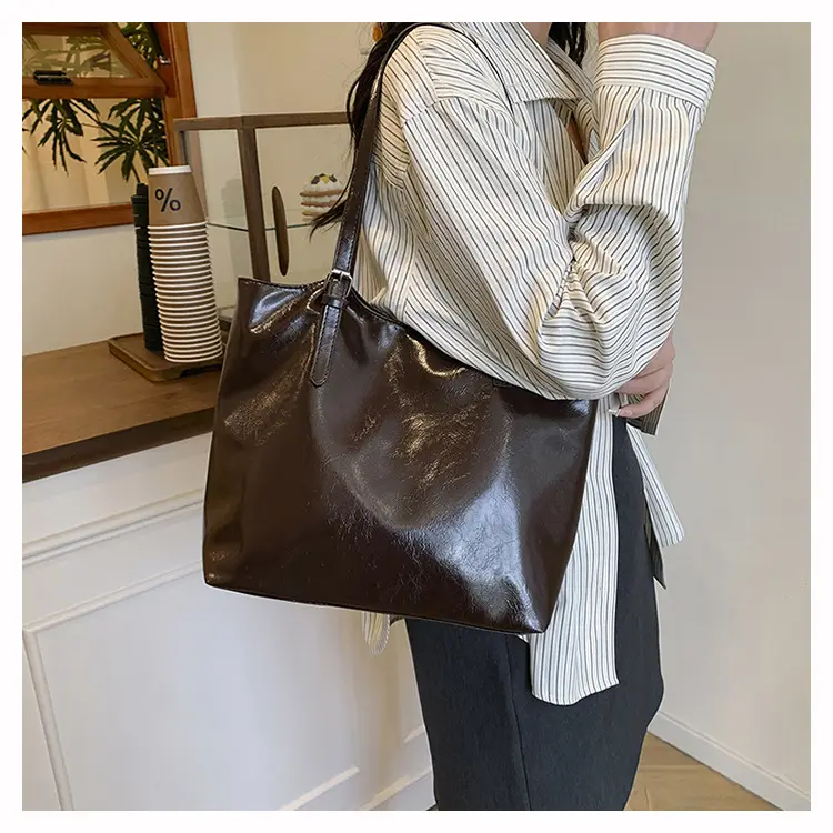 Retro Texturous Shoulder Bag 2025 New — feature 9