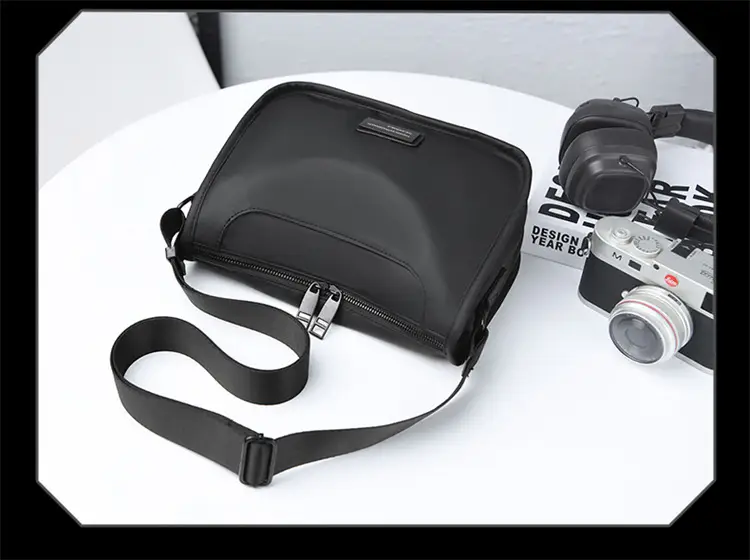 Men's Waterproof Oxford Crossbody Bag Black — feature 5
