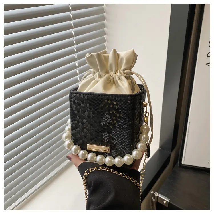 Women's Cream Pearl Chain Shoulder Crossbody Bag — feature 24