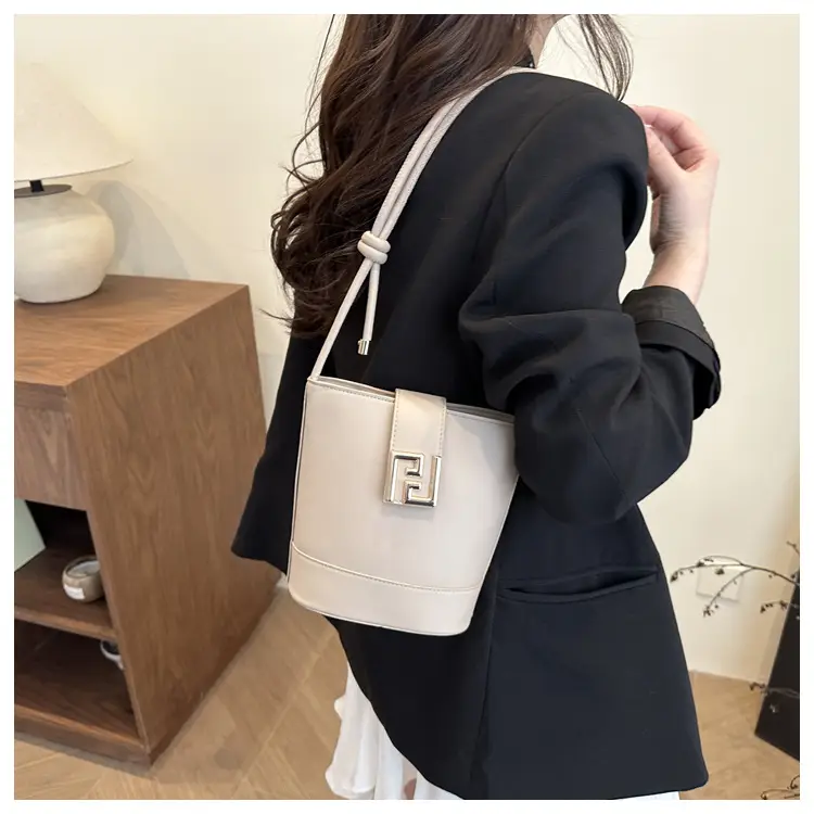 Women's 2025 Spring Light Luxury Bucket Bags — feature 1