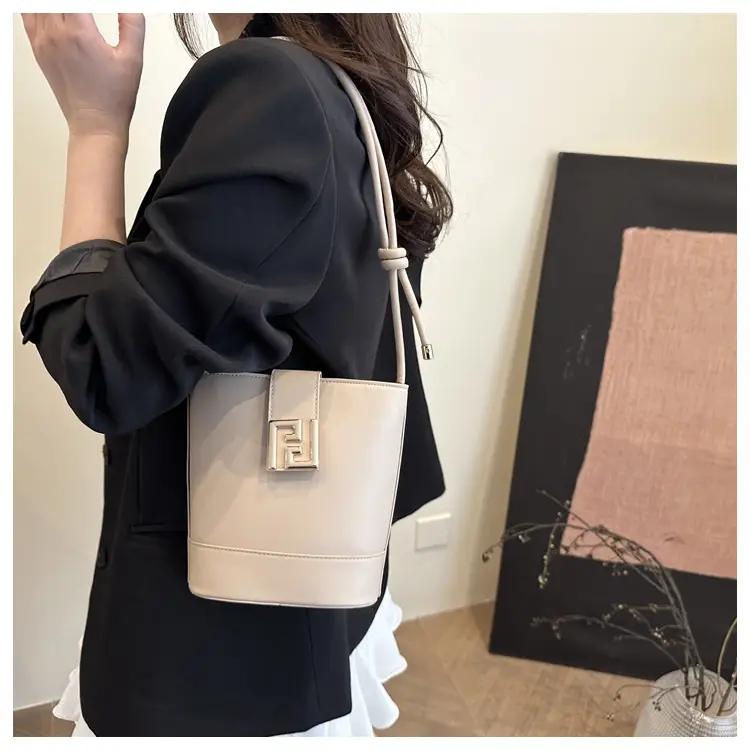 Women's 2025 Spring Light Luxury Bucket Bags — feature 9