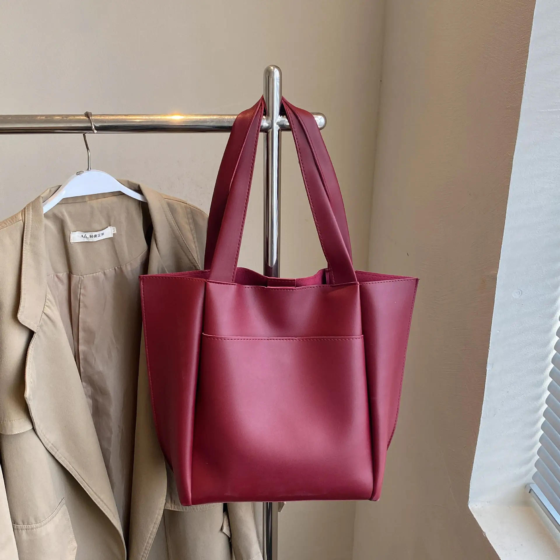 Large Capacity Leather Tote Bag for Women - Image 4