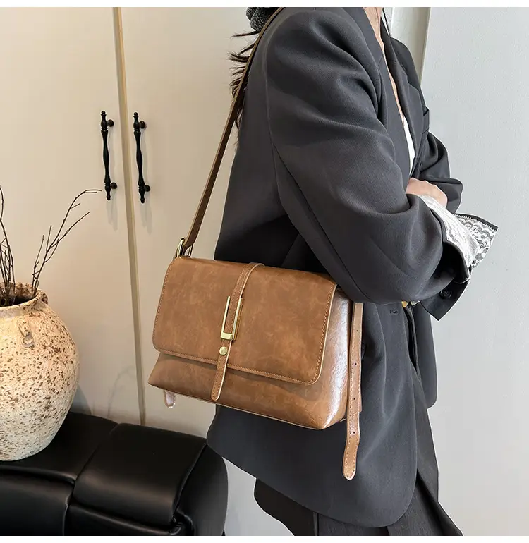Brown Leather Shoulder Bag for Women 2025 — feature 12