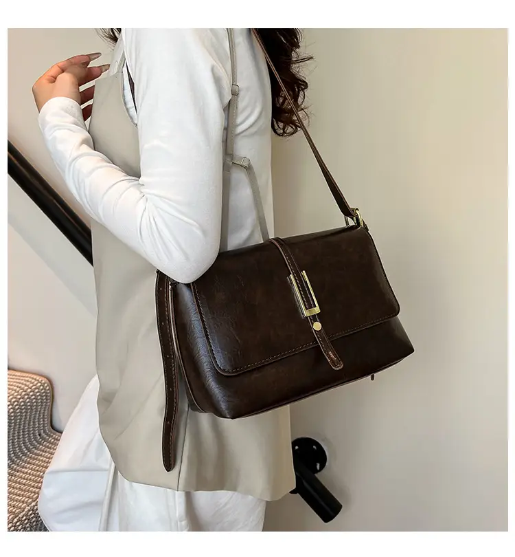 Brown Leather Shoulder Bag for Women 2025 — feature 3