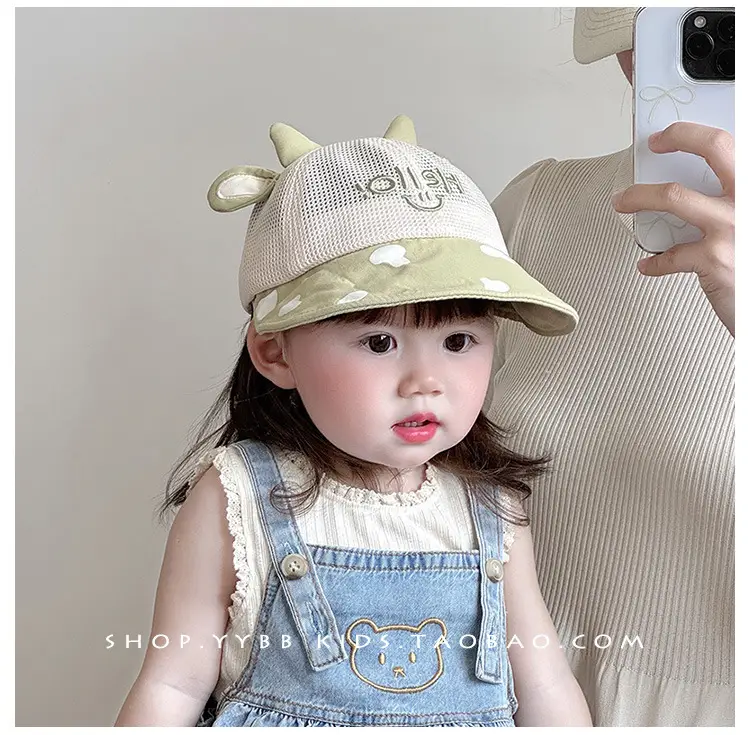 Baby Hat with Duck Tails and Heart Pattern — feature 2