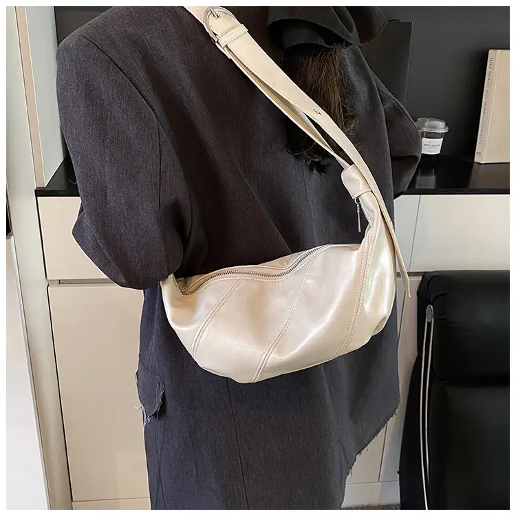 Large Capacity Leather Shoulder Bag Tan 2026 — feature 12