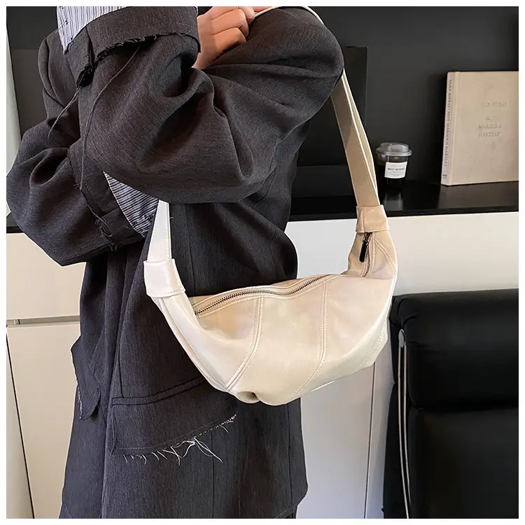 Large Capacity Leather Shoulder Bag Tan 2026 — feature 14