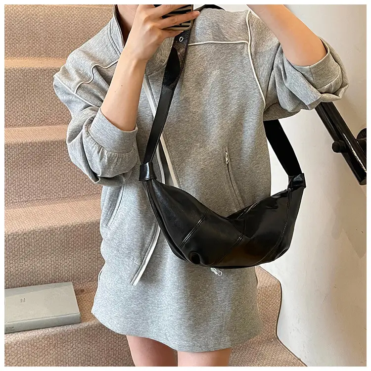 Large Capacity Leather Shoulder Bag Tan 2026 — feature 18