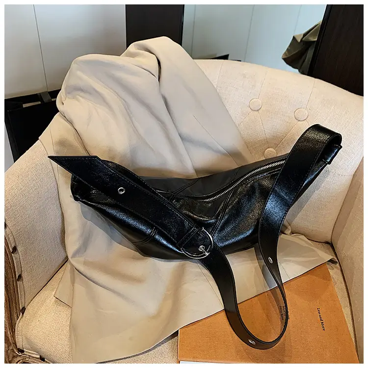 Large Capacity Leather Shoulder Bag Tan 2026 — feature 27