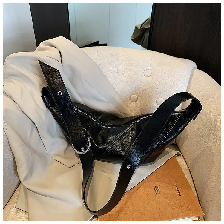 Large Capacity Leather Shoulder Bag Tan 2026 — feature 28