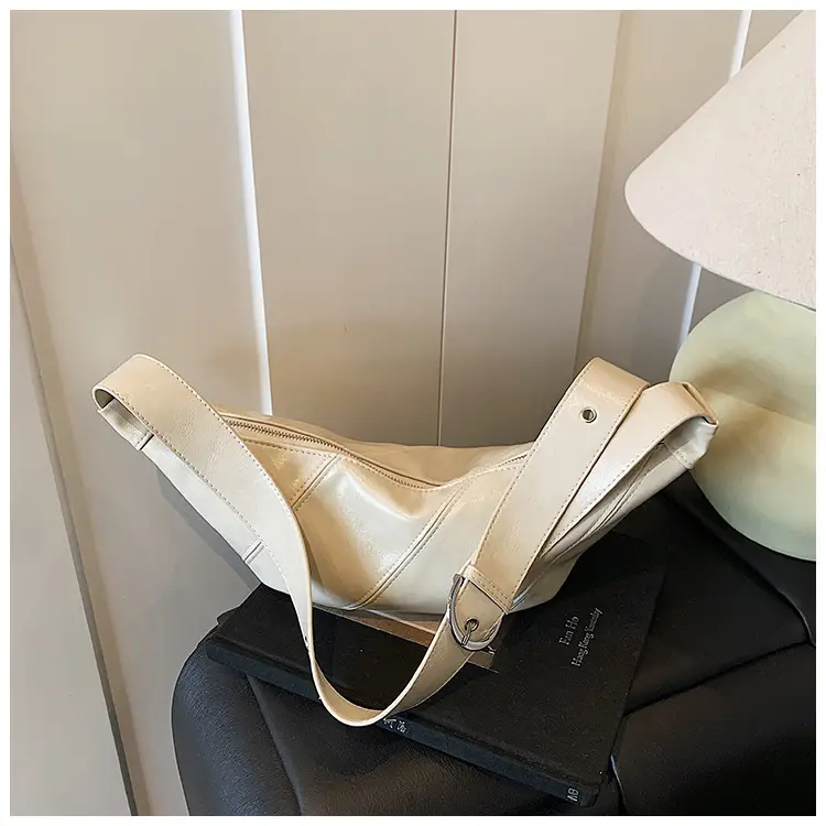 Large Capacity Leather Shoulder Bag Tan 2026 — feature 30
