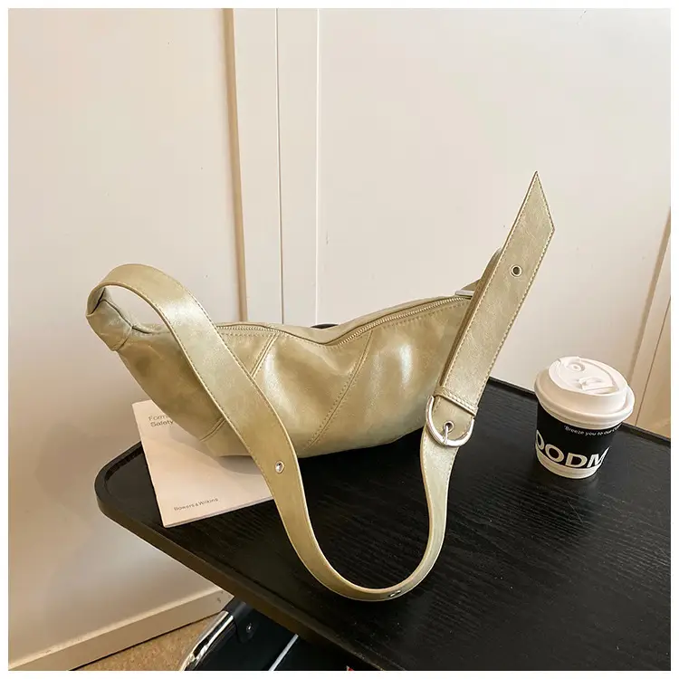Large Capacity Leather Shoulder Bag Tan 2026 — feature 34