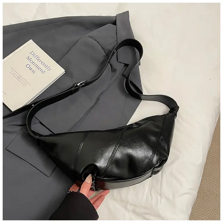 Large Capacity Leather Shoulder Bag Tan 2026 — feature 37