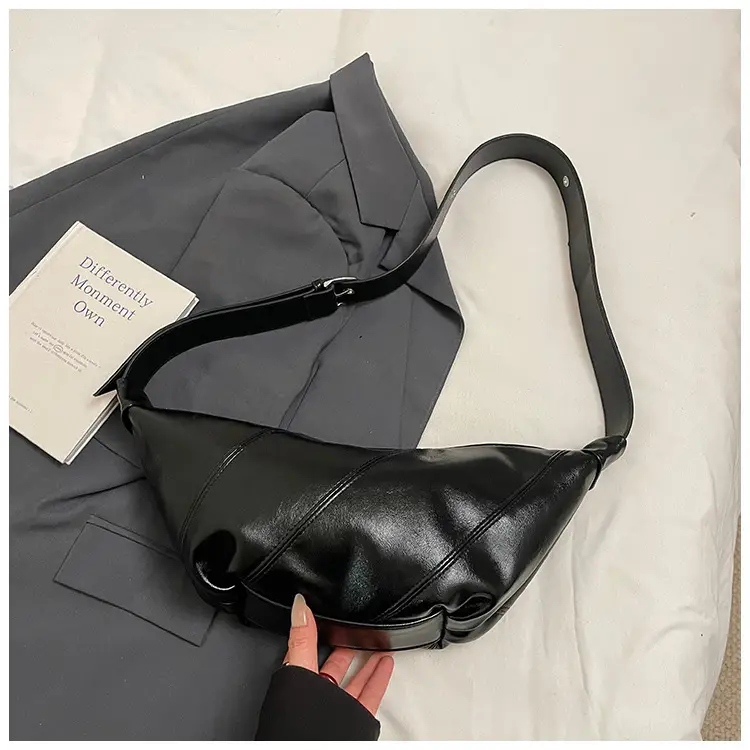 Large Capacity Leather Shoulder Bag Tan 2026 — feature 38