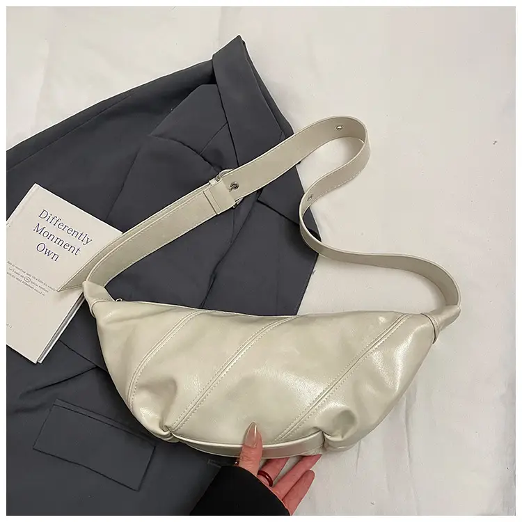 Large Capacity Leather Shoulder Bag Tan 2026 — feature 44