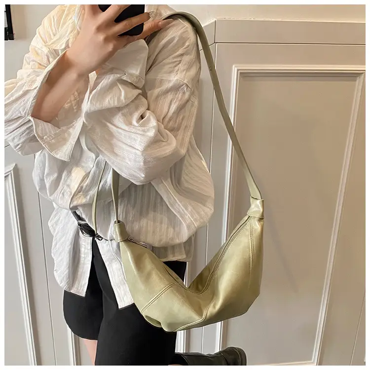 Large Capacity Leather Shoulder Bag Tan 2026 — feature 7