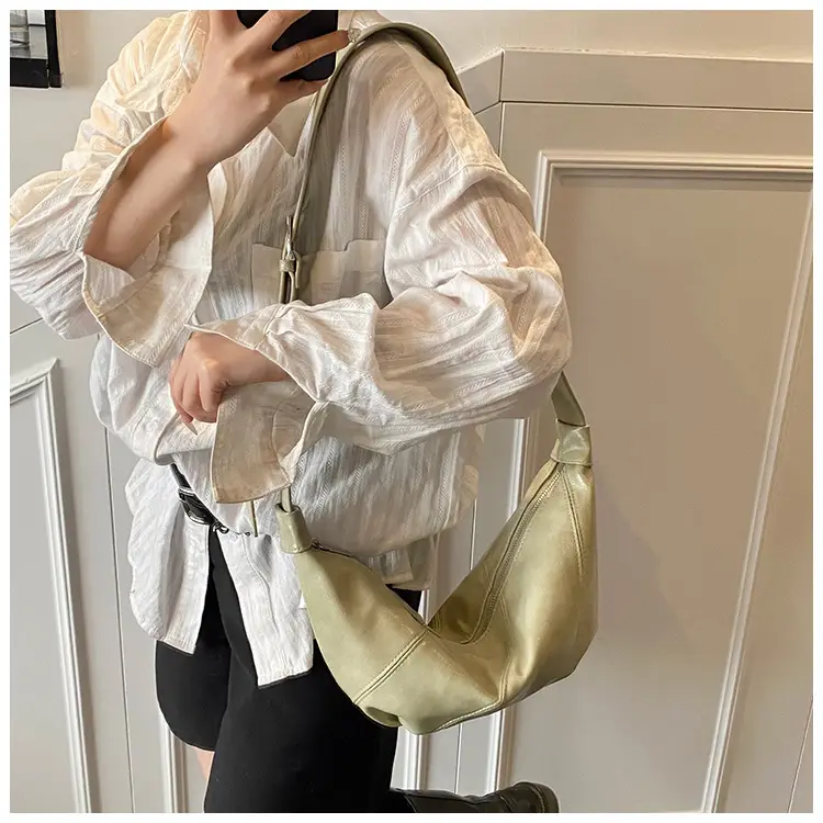 Large Capacity Leather Shoulder Bag Tan 2026 — feature 8