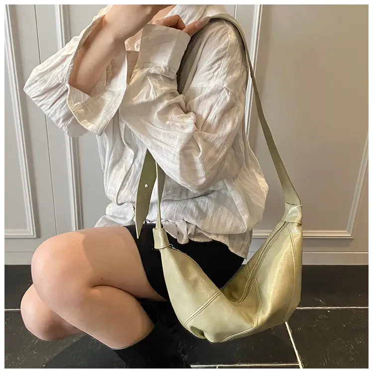 Large Capacity Leather Shoulder Bag Tan 2026 — feature 9