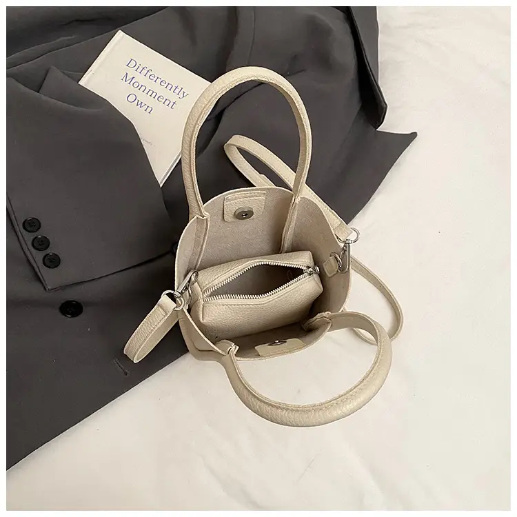 Women's Cross-Border Handheld Bucket Bag with Cute Doll Decor — feature 5