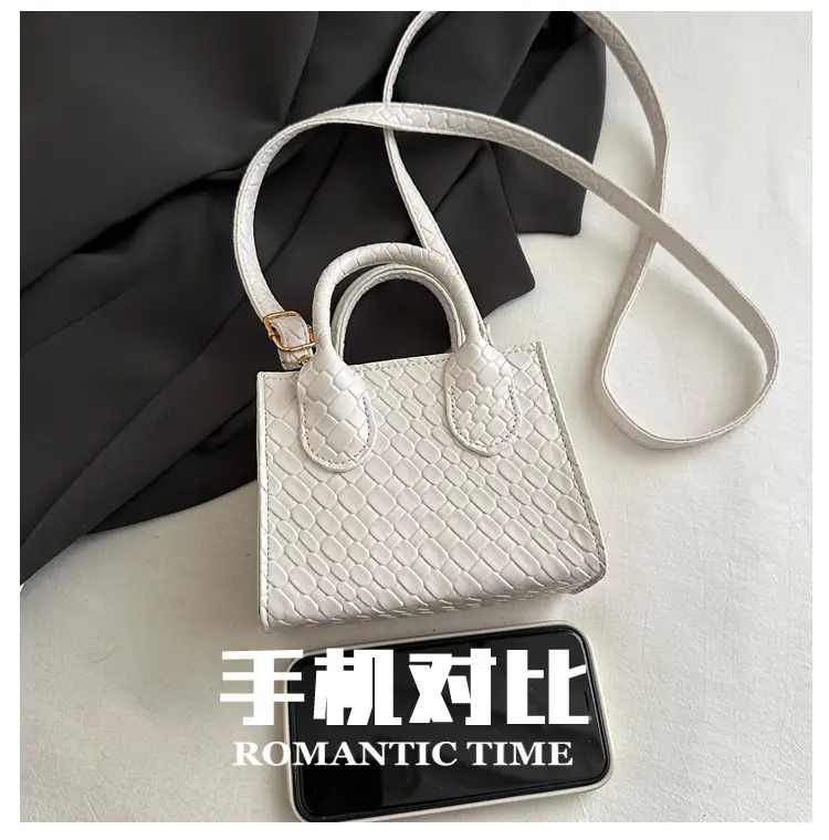 Black Rhombus Textured Shoulder Bag for Women — feature 4