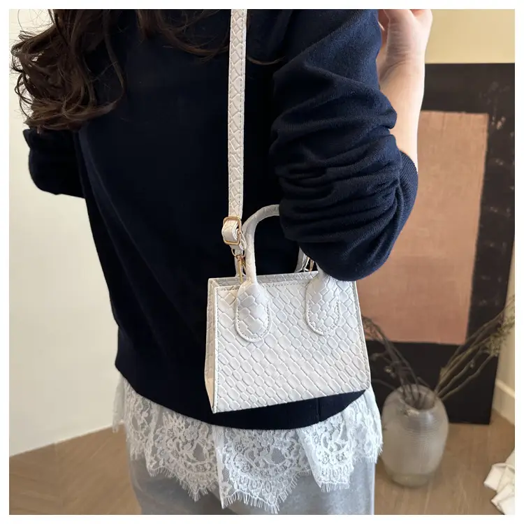 Black Rhombus Textured Shoulder Bag for Women — feature 7