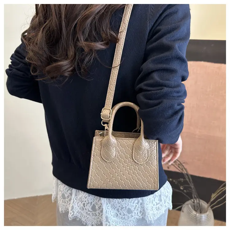 Black Rhombus Textured Shoulder Bag for Women — feature 9