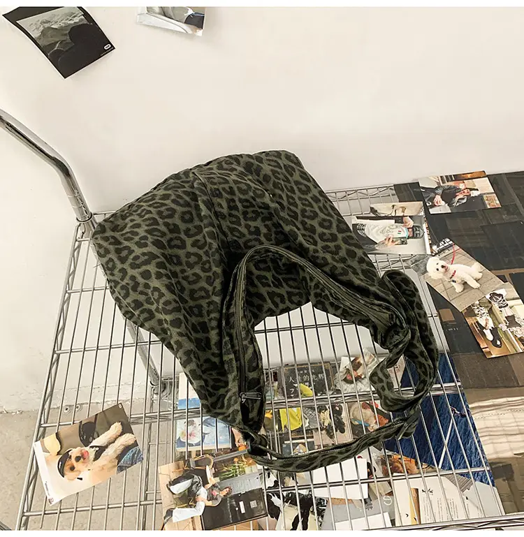 Women's Camo Crossbody Bag Large Capacity 2025 — feature 17