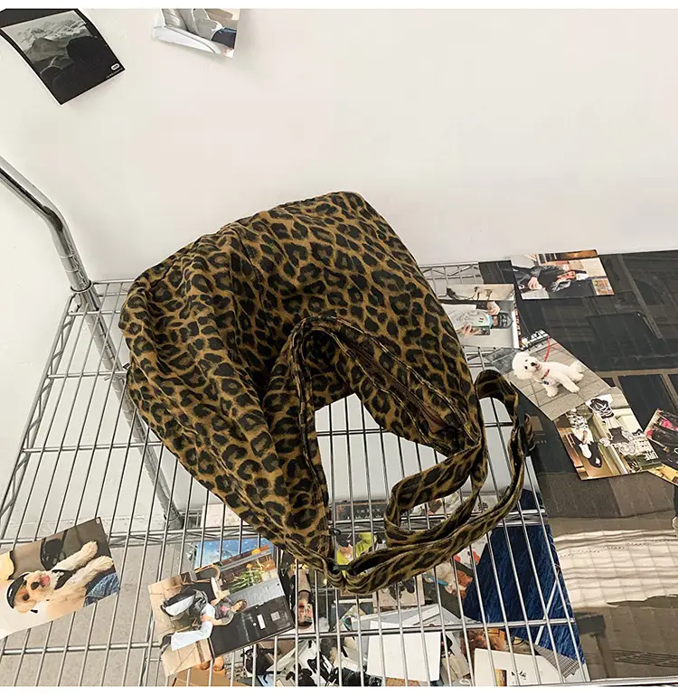 Women's Camo Crossbody Bag Large Capacity 2025 — feature 18
