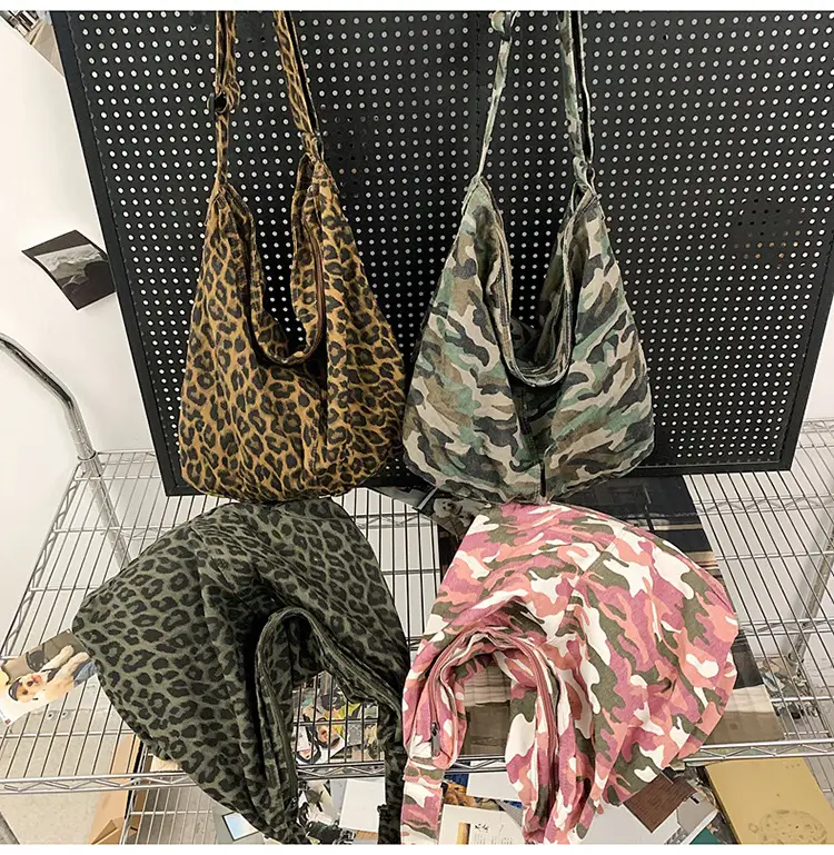 Women's Camo Crossbody Bag Large Capacity 2025 — feature 21