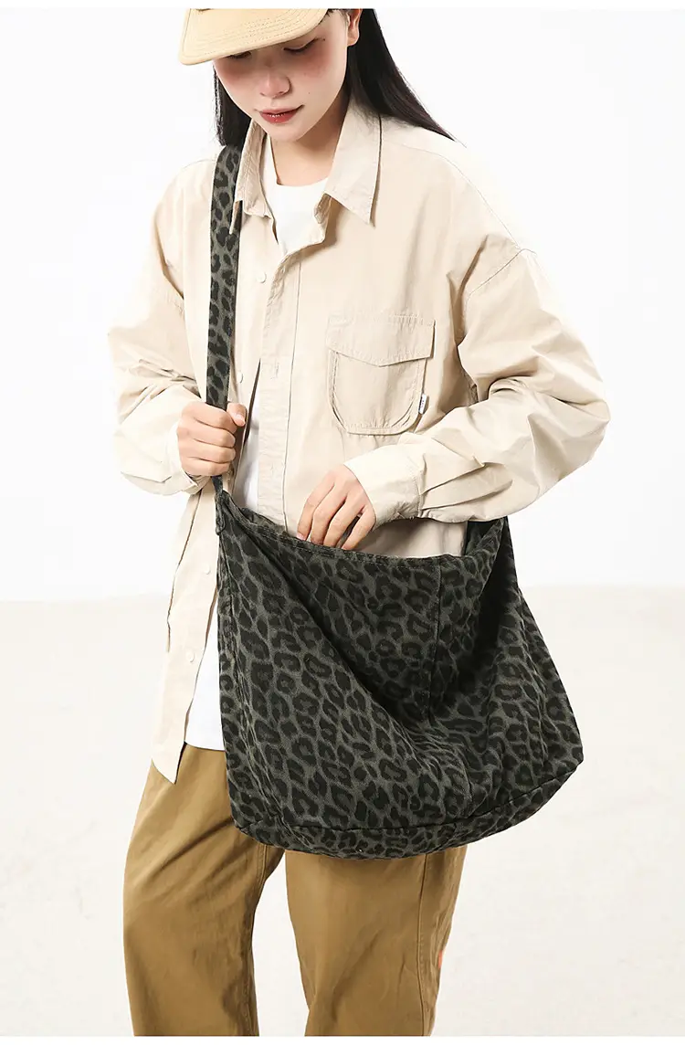 Women's Camo Crossbody Bag Large Capacity 2025 — feature 5