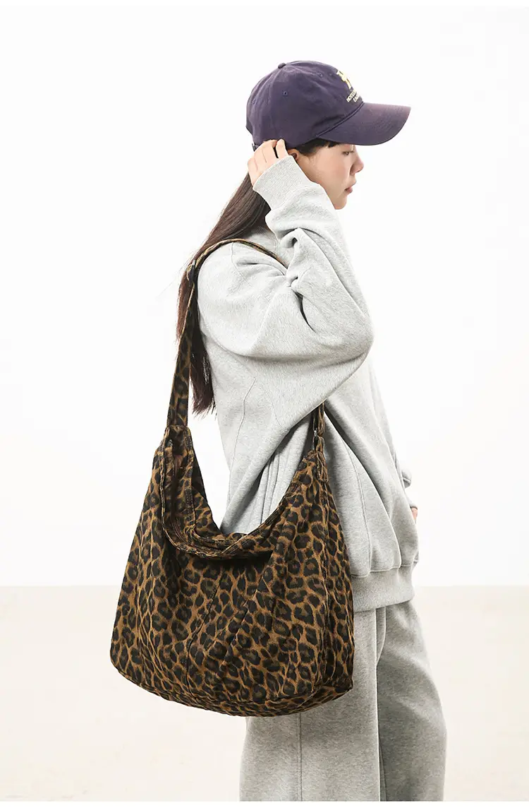 Women's Camo Crossbody Bag Large Capacity 2025 — feature 9