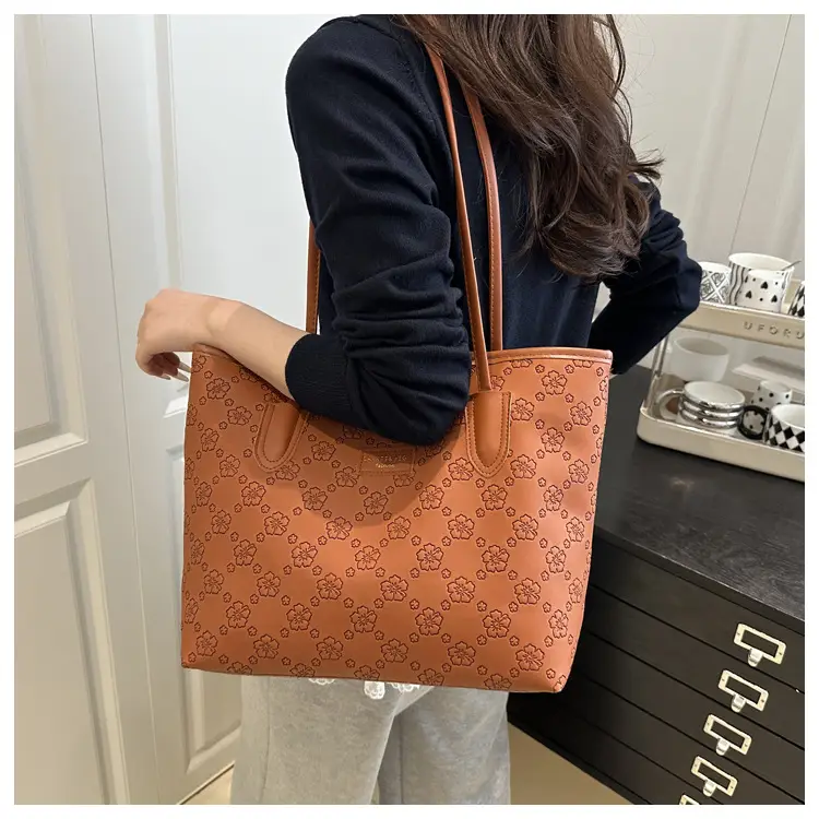 Black Embossed Shoulder Bag for Women 2025 — feature 10