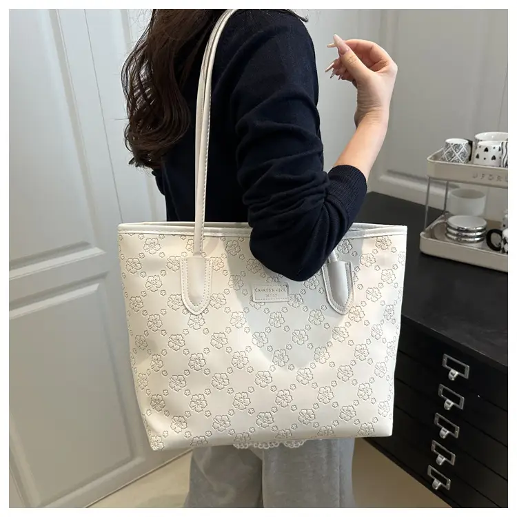 Black Embossed Shoulder Bag for Women 2025 — feature 12