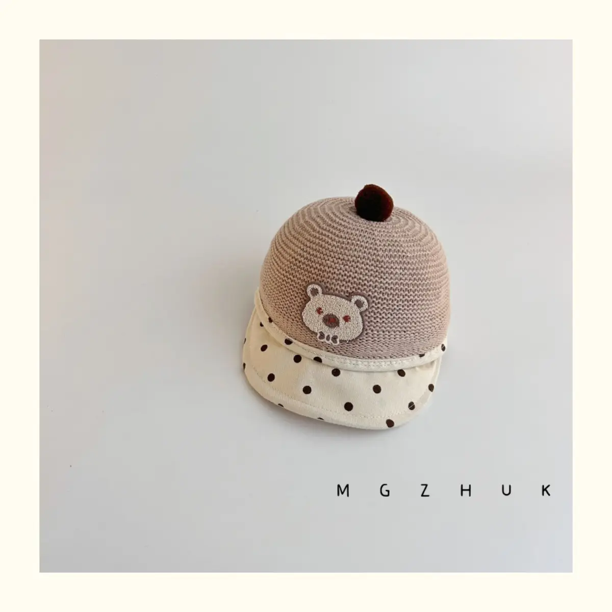 Baby's Straw Hat with Bear Design Wave Dot Ball — feature 10
