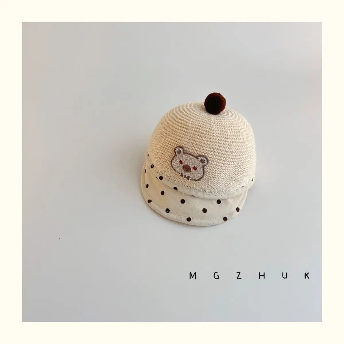 Baby's Straw Hat with Bear Design Wave Dot Ball — feature 12