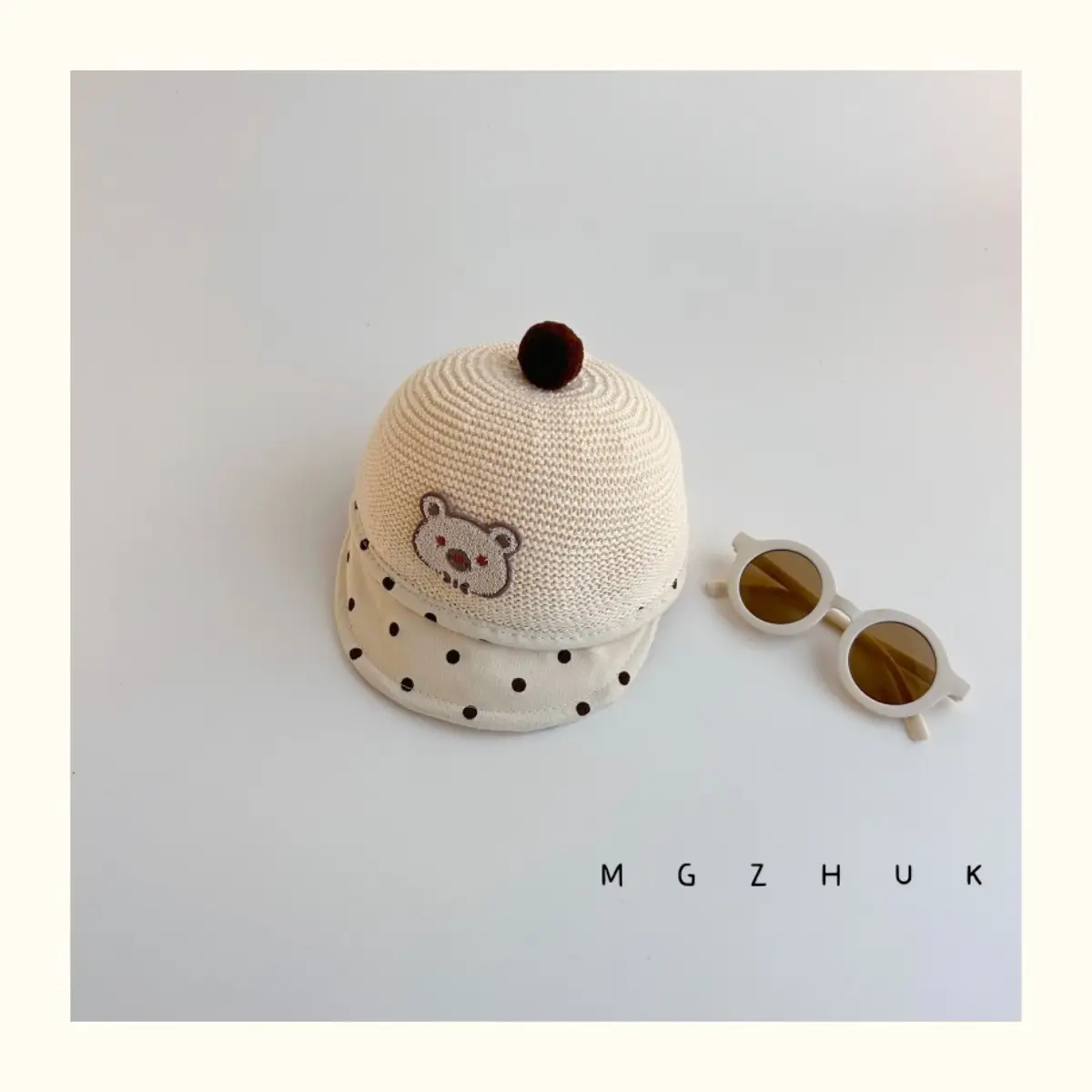 Baby's Straw Hat with Bear Design Wave Dot Ball — feature 13