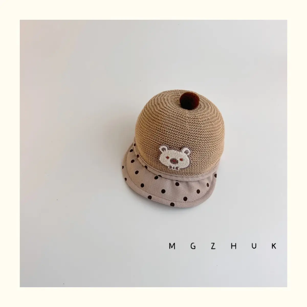 Baby's Straw Hat with Bear Design Wave Dot Ball — feature 14