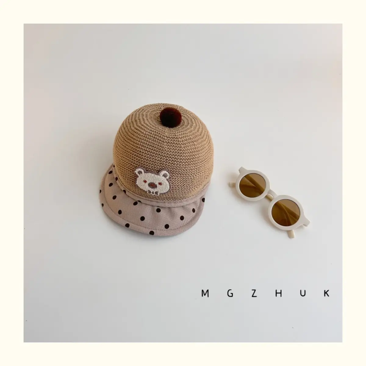 Baby's Straw Hat with Bear Design Wave Dot Ball — feature 15