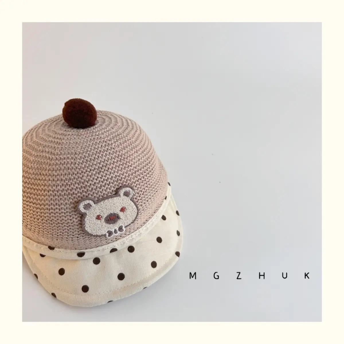 Baby's Straw Hat with Bear Design Wave Dot Ball — feature 7