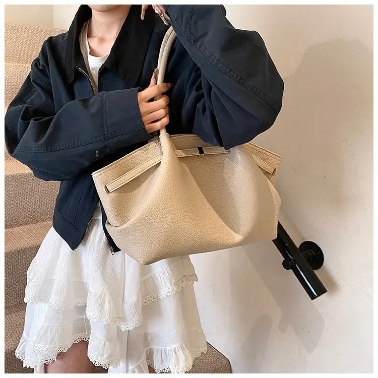 Hand-Carrying Fashionable Large-Capacity Tote Bag 2025 New Trendy Fashionable Textured Pleated Shoulder Bag for Work and Commuting Women's Bag — feature 13