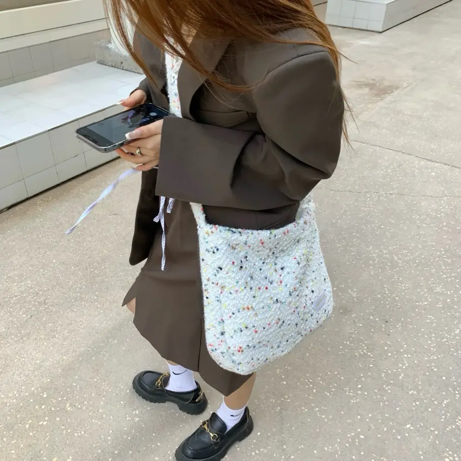 Plush Rabbit Embroidered Women's Shoulder Bag — feature 1