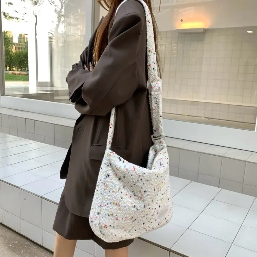 Plush Rabbit Embroidered Women's Shoulder Bag — feature 27