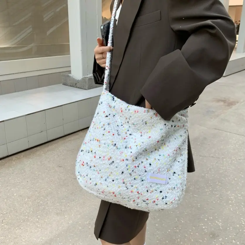 Plush Rabbit Embroidered Women's Shoulder Bag — feature 32