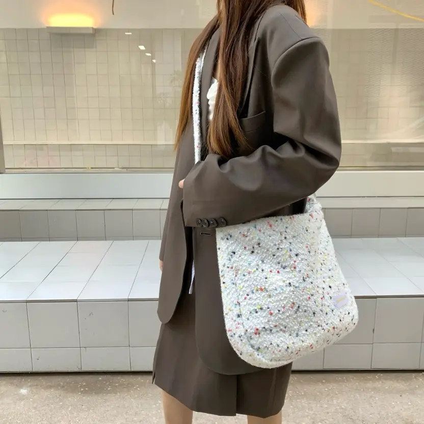Plush Rabbit Embroidered Women's Shoulder Bag — feature 33