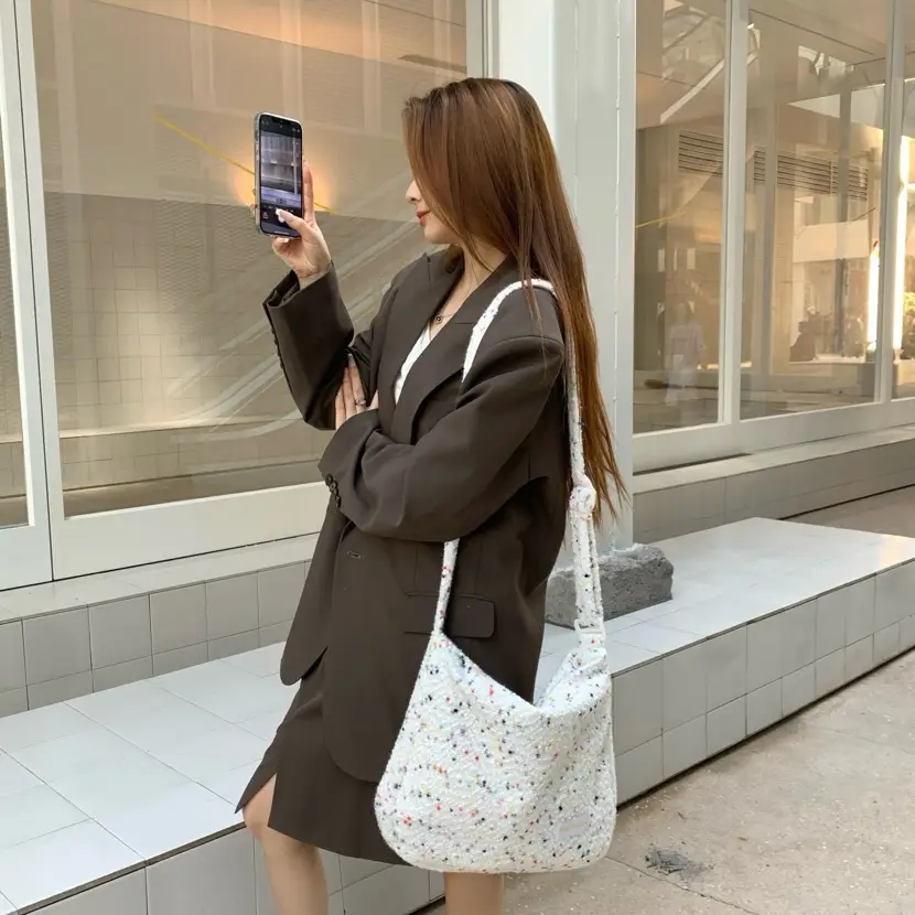 Plush Rabbit Embroidered Women's Shoulder Bag — feature 35
