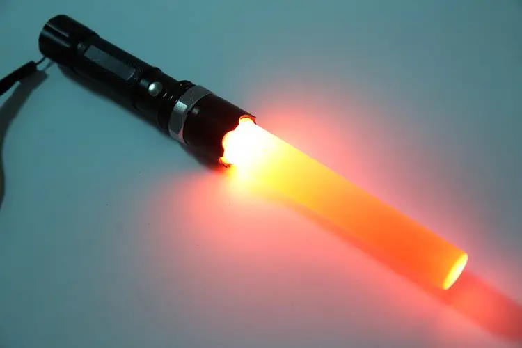 Rechargeable Aluminum Flashlight Three-Speed Zoom — feature 3